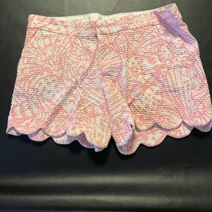 Scalloped lily Pulitzer shorts